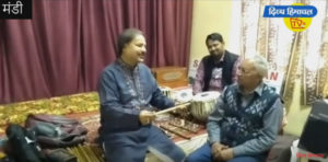 बांसुरी वादक उस्ताद मुज्ताब हुसैन पहुंचे मंडी, 250 हिंदी फिल्मों में छेड़ चुके हैं तान