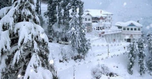 Snowfall in Himachal: बर्फबारी में फंसी छात्रा रेस्क्यू, स्पीति के खुरिक में पुलिस ने परीक्षा केंद्र पहुंचाई छात्रा