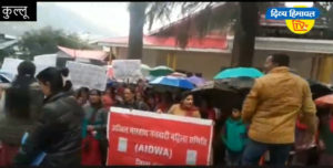 बारिश में महिलाओं ने क्यों निकाली रैली।