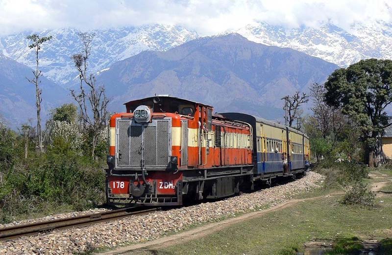 भारत में रेल का आरंभ किस वर्ष हुआ?