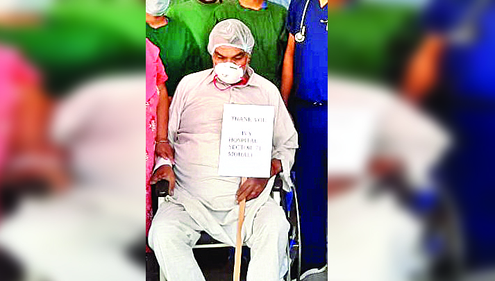 67 वर्षीय किडनी पेशेंट ने दी कोरोना को मात,  शनिवार शाम आईवी अस्पताल, मोहाली से मिली छुट्टी