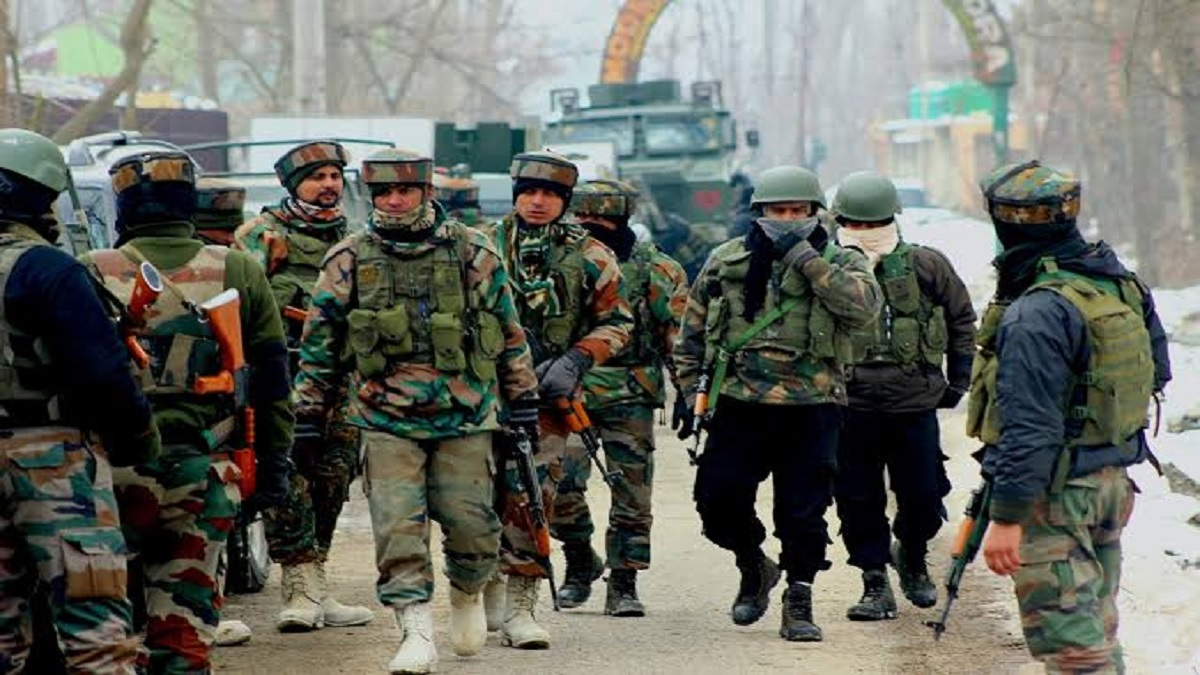 जम्मू-कश्मीर के डोडा में सुरक्षाबलों और आतंकियों के बीच एनकाउंटर जारी, एक आतंकवादी ढेर