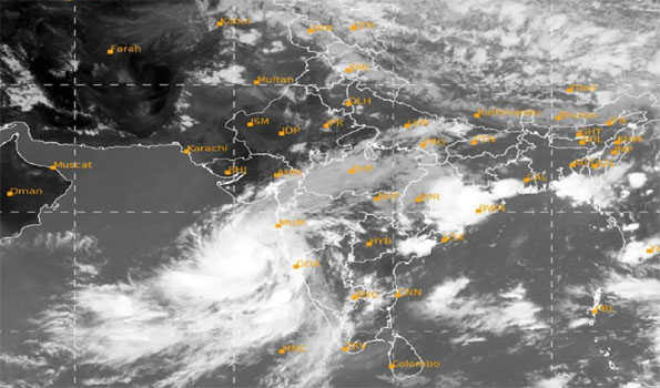 129 साल बाद मुंबई में ऐसा तूफान, ‘निसर्ग’ ने आलीबाग और रत्नागिरी में मचाई तबाही।