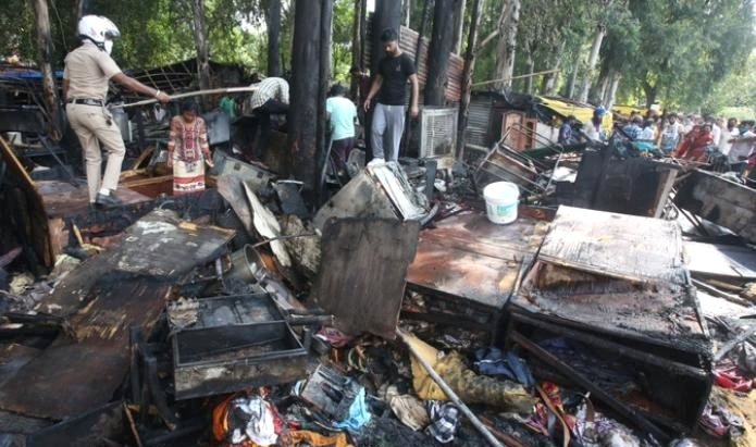 चंडीगढ़ में झुग्गियों में आग लगने से मची अफरा तफरी, सभी का सामान जलकर हुआ राख