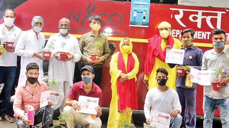 श्वास फाउंडेशन व गोयल ऑटोलाइंस ने मार्किट एससीएफ 132 सेक्टर-28 डी चंडीगढ़ में लगाया रक्तदान शिविर