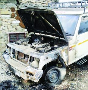 पाबो में गाड़ी को लगाई आग, मामला दर्ज