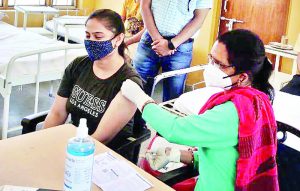 हमीरपुर में 1,235 लोगों को वैक्सीन