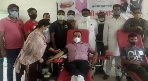भाजपा ने रक्तदान शिविर का आयोजन करके 55 यूनिट रक्त जुटाया