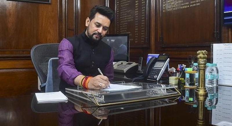 केंद्रीय मंत्री अनुराग ठाकुर ने संभाला सूचना प्रसारण मंत्रालय का कार्यभार - divya himachal