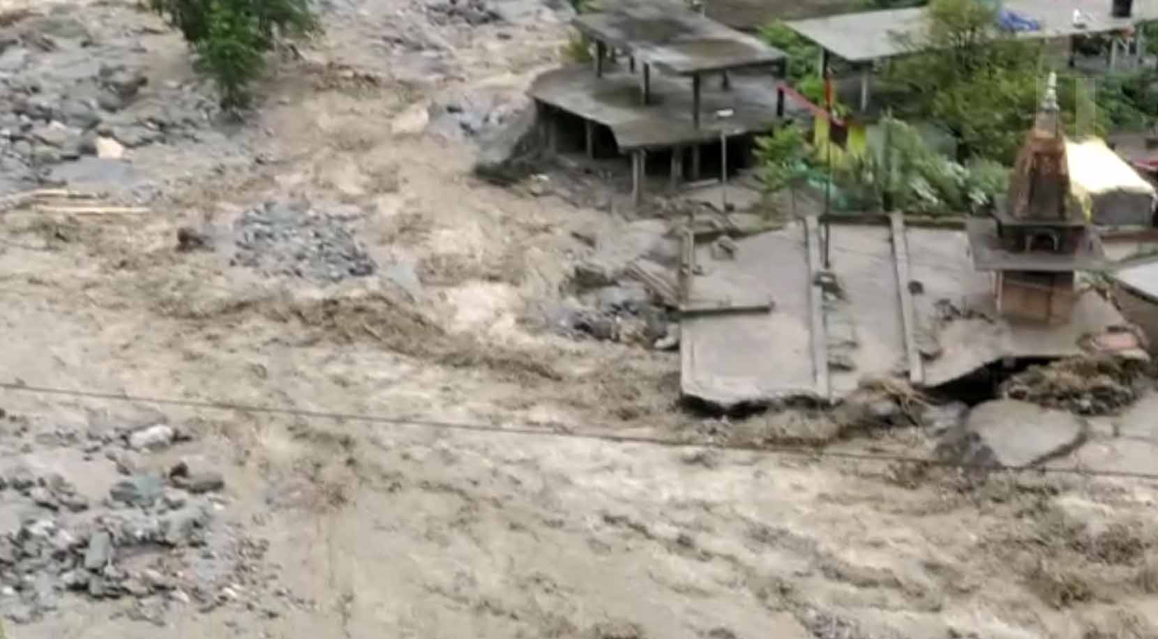 तोजिंग नाले में भारी बाढ़ से दस लोग लापता, तलाश में जुटा प्रशासन