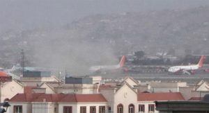 अफगानिस्तान संकट: काबुल एयरपोर्ट पर फिर हमला, खैर खाना से दागे कई रॉकेट