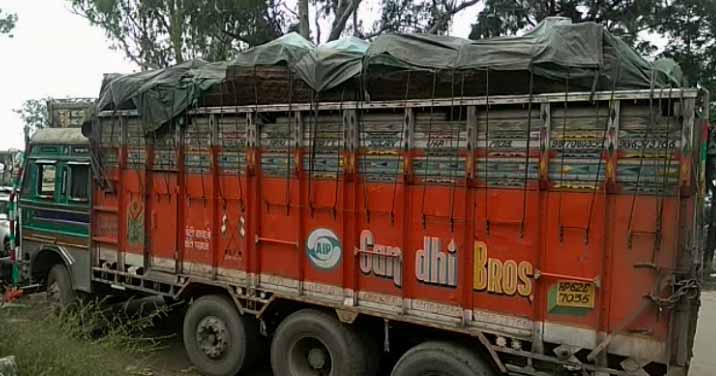 टैक्स चोरी मामले में बड़ी कारवाई, बिलासपुर में लोहे के कबाड़ से लदे दो ट्रकों को ठोंका तीन लाख 42 हजार जुर्माना