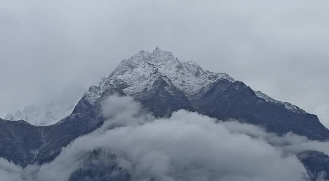 किन्नौर की ऊंची चोटियों पर बर्फबारी, किन्नर कैलाश पर्वत भी बर्फ से ढका