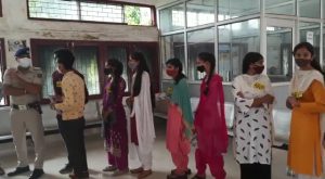 एबीवीपी ने संस्कृत कालेज चकमोह में रिक्त पद भरने के लिए डीसी को सौंपा ज्ञापन