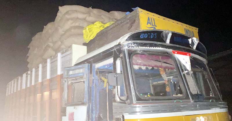 तरनतारन में धान से लदे दस ट्रक पकड़े, अनाज मंडी में आधी रात उतारी जा रही थी फसल, विभाग ने की कार्रवाई