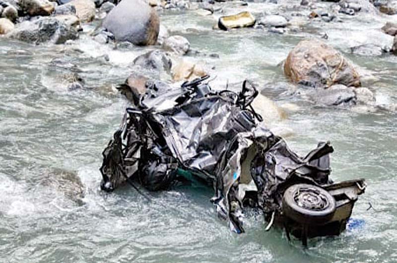 किन्नौर की कटगांव पंचायत के पास दर्दनाक दुर्घटना, नदी में गिरी कार, पिता-पुत्री की मौत