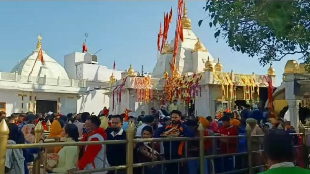 पंचभीष्म पर माता श्री नयना देवी के दरबार में उमड़ी श्रद्धालुओं की भीड़