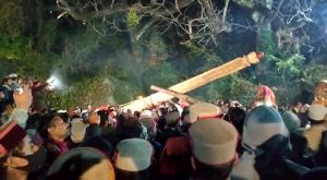 देव सेनापति श्री कार्तिक स्वामी के मंदिर परिसर में ध्वजारोहण पर उमड़ी भीड़