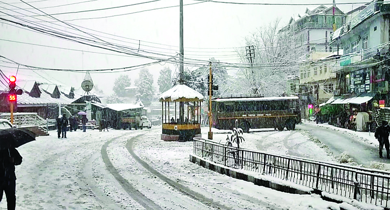किन्नौर में बर्फबारी का दौर… जनजीवन अस्त-व्यस्त