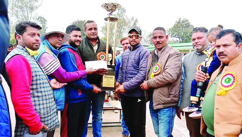 बिझड़ी टीम ने जीती क्रिकेट ट्रॉफी