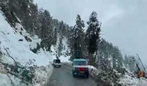 जम्मू-कश्मीर और लद्दाख की ऊंची चोटियों में हिमपात, मैदानी इलाकों में बारिश