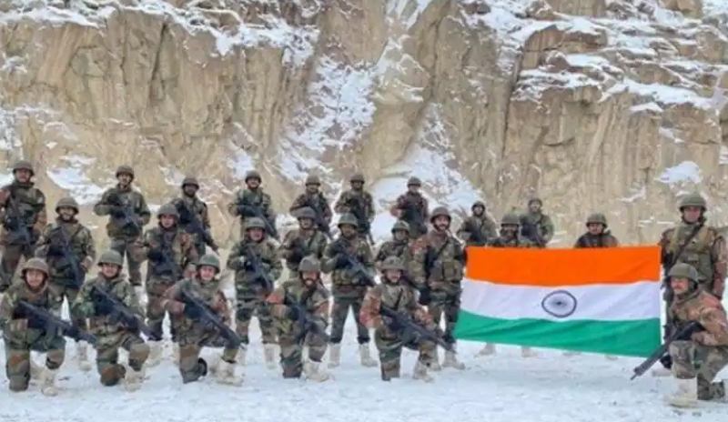 जय हिंद की सेना: चीन को करारा जवाब, भारतीय सेना ने गलवान में सीमा पर फहराया  तिरंगा - divya himachal