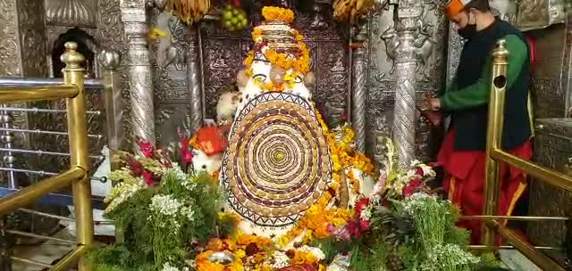 शक्तिपीठ माता श्री बज्रेश्वरी देवी मंदिर में 30 क्विंटल घी मक्खन से माता की पिंडी का शृंगार