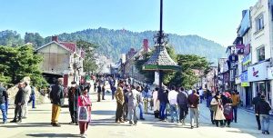 शिमला के बाजारों में भीड़… कोरोना को न्योता