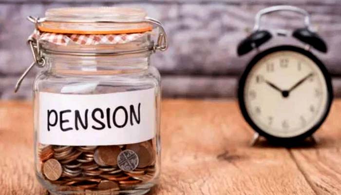 Pension के लिए एक तारीख फिक्स करे सरकार