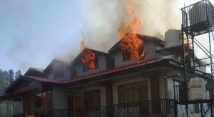 Shimla News: मकान में आग लगने से जिंदा जला बुजुर्ग, नारकंडा में पेश आई घटना