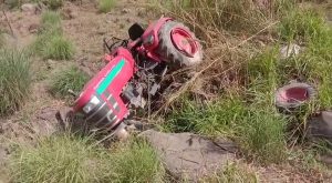 Bilaspur News: पंजपीरी-बाघछाल सड़क पर समलेटू में पलट गया ट्रैक्टर, चालक पीजीआई रैफर