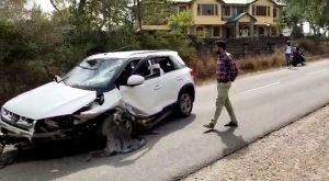 Kangra Accident: लपियाणा में कार का टायर फटने से दर्दनाक हादसा, महिला की मौत, 4 घायल