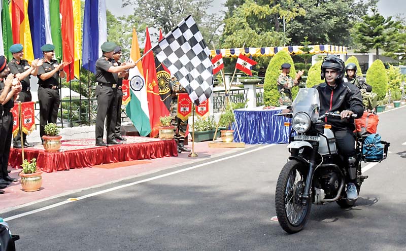 इंडियन आर्मी का मोटरसाइकिल अभियान
