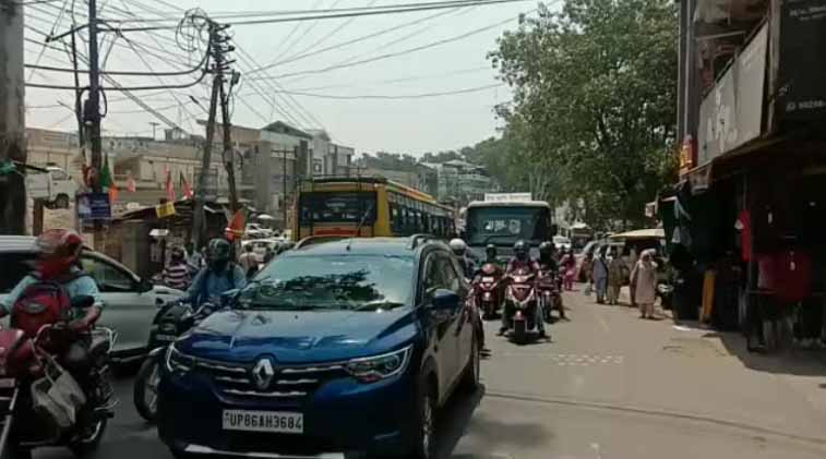 हमीरपुर शहर में लगा ट्रैफिक जाम , कर्मचारी भी देर से पहुंचे ऑफिस