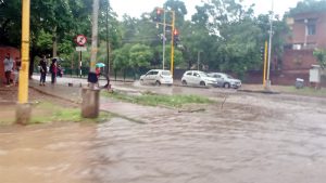 पहली ही बारिश में चंडीगढ़ पानी-पानी, शहर की सड़कों पर जलभराव से लगा जाम