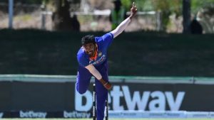 Ind vs Eng: शुरूआती तीन ओवर में ही लडख़ड़ाया इंग्लैंड, बुमराह ने दो और शमी ने झटका एक विकेट