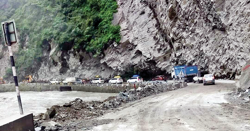 24 घंटे बाद मंडी-कुल्लू एनएच बहाल