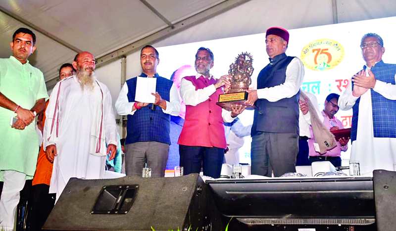 CM Jairam : सीएम ने विपक्ष पर साधा निशाना पार्टी से पूछे बिना घोषणाएं कर रहे कांग्रेस नेता