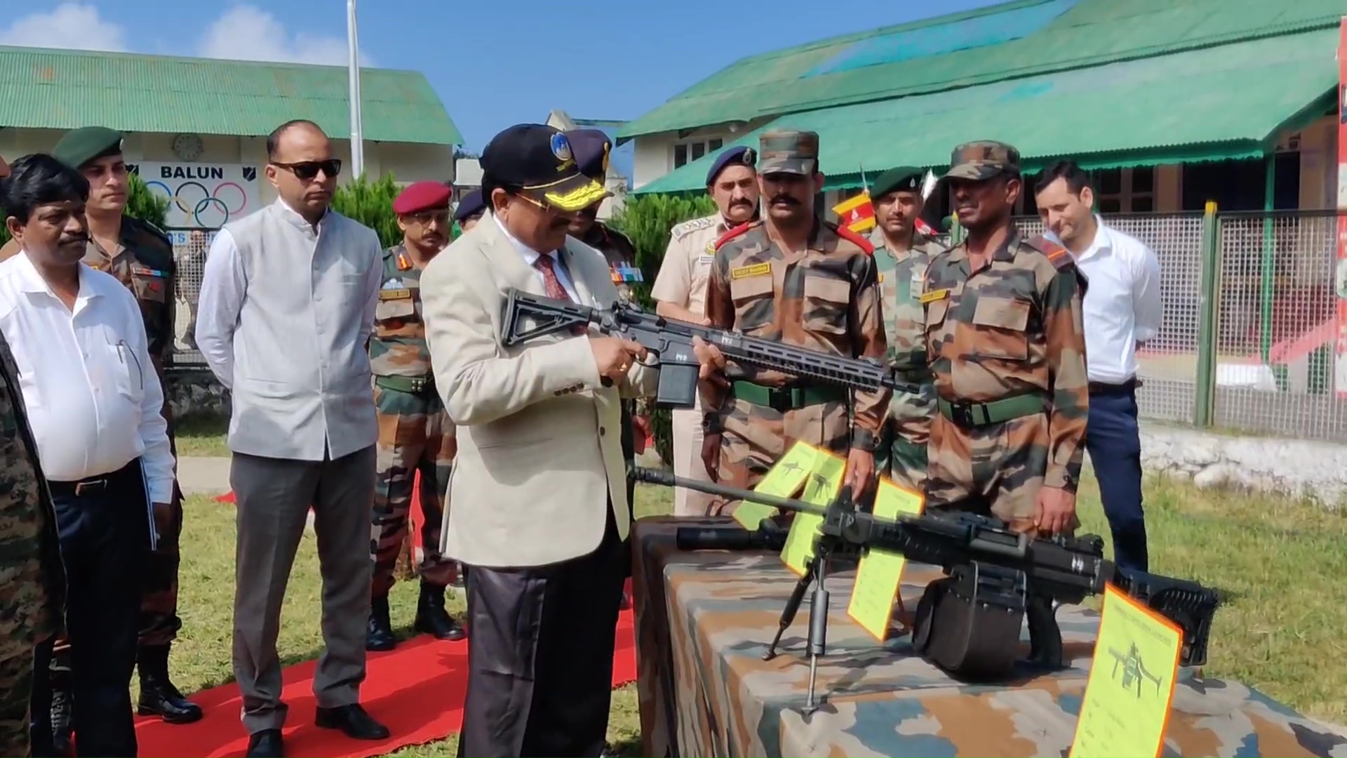 डल्हौजी मिलिट्री स्टेशन पहुंचे रक्षा एवं प्रर्यटन मंत्री अजय भट्ट, नए हथियारों की ली जानकारी