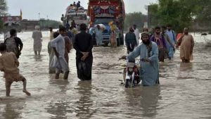 पाकिस्तान में थमा बाढ़ का कहर, पर अब भुखमरी और बीमारियों से लडऩे की चुनौती