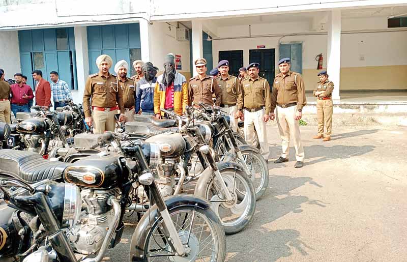 बुलेट चोर गैंग का पर्दाफाश, चंडीगढ़ पुलिस ने शातिरों से 22 लाख के 15 वाहन किए बरामद
