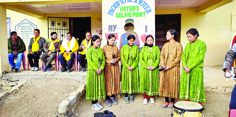 विश्व के सबसे ऊंचे मतदान केंद्र टाशीगंग में गूंजा मतदाता जागरूकता गीत