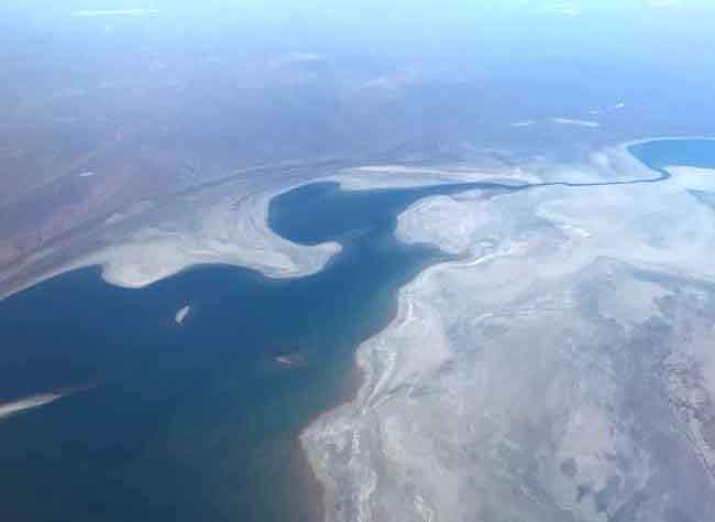 अरल सागर झील किस देश में स्थित है ?