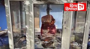 भगवान के घर डाका: हनुमान मंदिर का शीशा तोड़ पैसे उड़ा ले गया चोर, वारदात CCTV कैमरा में कैद