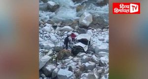 मनाली में खाई में गिरी गाड़ी, दो की मौत, एक घायल