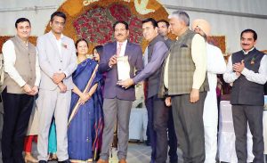 रोज फेस्टिवल के विजेता सम्मानित, चंडीगढ़ प्रशासक के सलाहकार धर्मपाल ने बतौर मुख्य मेहमान की शिरकत