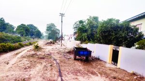 कांगड़ा घाटी में रेलवे की दीवार, जनता पर पड़ी मार