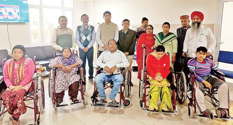 ऊना में 23 दिव्यांगजनों को बांटे सहायक उपकरण