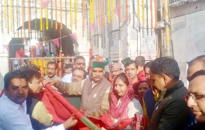 मइया के जयकारों से गूंजे प्रदेश के शक्तिपीठ, पहले नवरात्र पर उमड़ा आस्था का सैलाब, भक्तों ने टेका माथा
