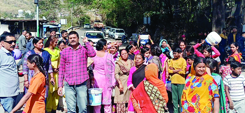 टकसाल में पानी को लेकर चक्का जाम